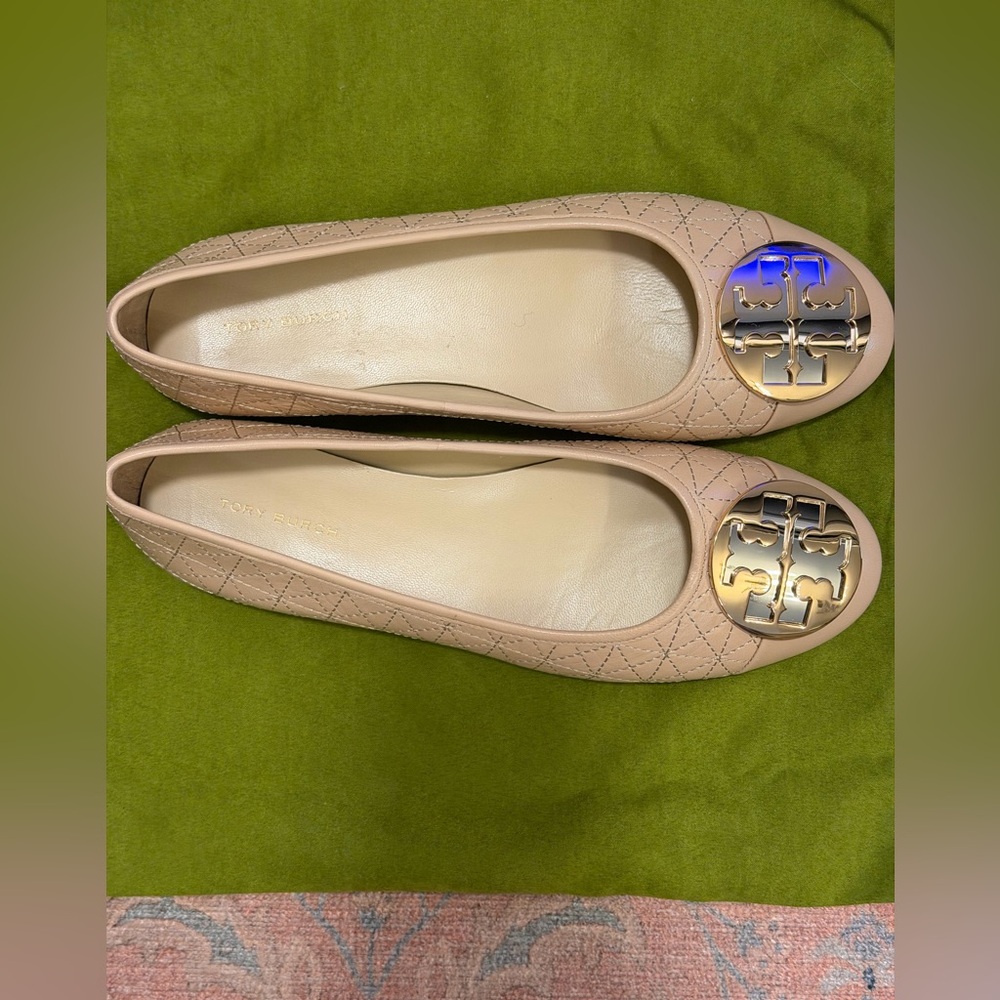 Tory Burch Claire Quilted Ballet Flats in New Porcelain in Size 7 - Picture 4 of 11